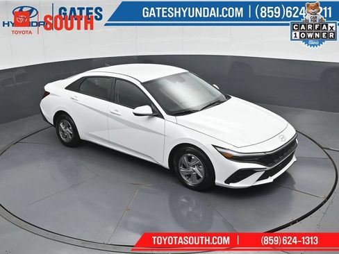 Used 2025 Hyundai Elantra SE FWD image 45