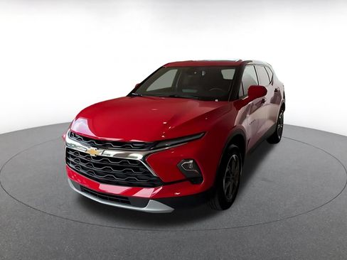 Used 2026 Chevrolet Blazer LT FWD image 6