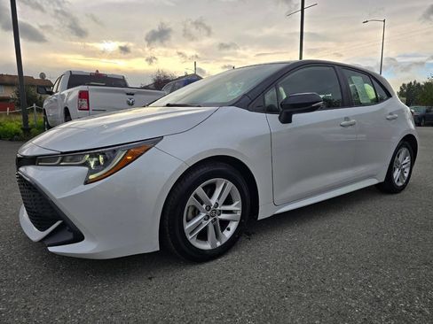 Used 2021 Toyota Corolla Hatchback image 1