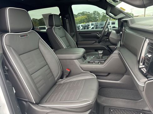 Used 2025 GMC Sierra 1500 AT4X image 31
