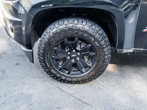 Used 2017 Chevrolet Colorado Z71 w/ Z71 Midnight Edition AWD/4WD image 12