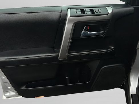 Used 2016 Toyota 4Runner SR5 image 44