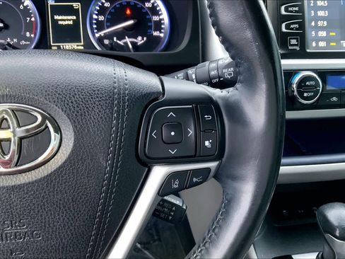 Used 2017 Toyota Highlander Limited Platinum image 24