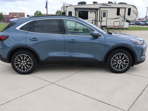 Used 2023 Ford Escape SE w/ PHEV Premium Package FWD image 4