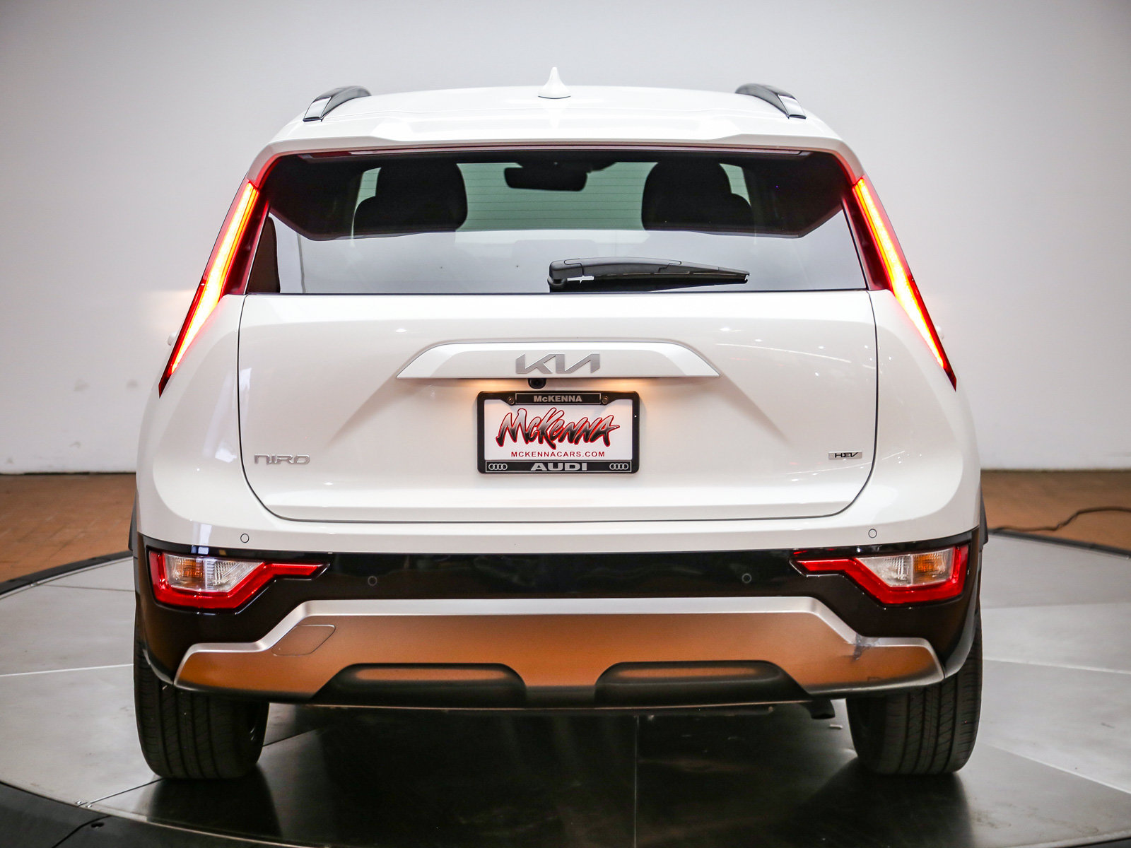 Used 2024 Kia Niro EX Touring FWD image 6
