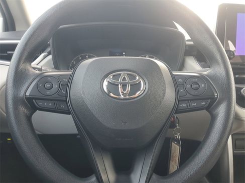 Used 2023 Toyota Corolla Cross L image 19