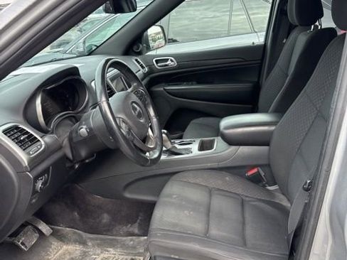 Used 2018 Jeep Grand Cherokee Laredo image 7