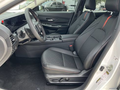 New 2026 Nissan Sentra SR w/ SR Premium Package FWD image 12