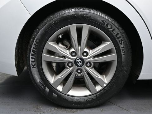 Used 2018 Hyundai Elantra SEL image 13