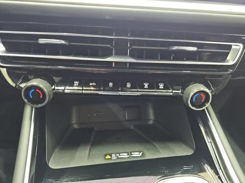 Used 2026 Chevrolet Traverse LT w/ Driver Confidence Package FWD image 25