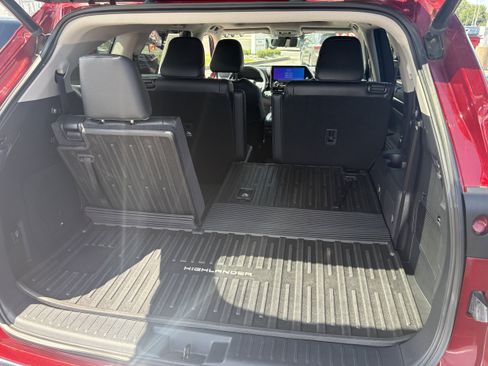 Used 2023 Toyota Highlander Platinum AWD/4WD image 8