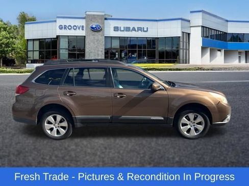 Used 2011 Subaru Outback 3.6R Limited w/ PWR Moonroof Pkg AWD/4WD image 8