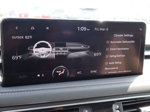 Used 2023 Genesis G70 2.0T image 40