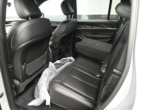 New 2026 Jeep Grand Cherokee Limited w/ Limited Altitude Package AWD/4WD image 11