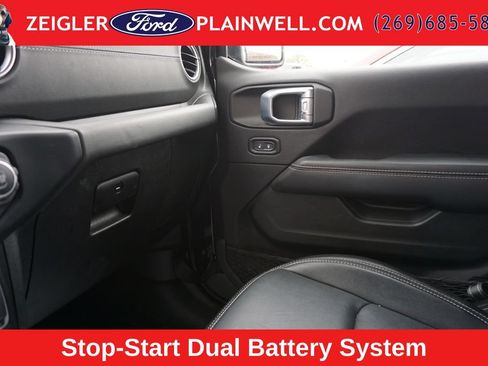 Used 2022 Jeep Wrangler Unlimited Sahara w/ Cold Weather Group AWD/4WD image 16