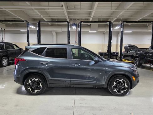 Used 2024 Kia Seltos EX image 8
