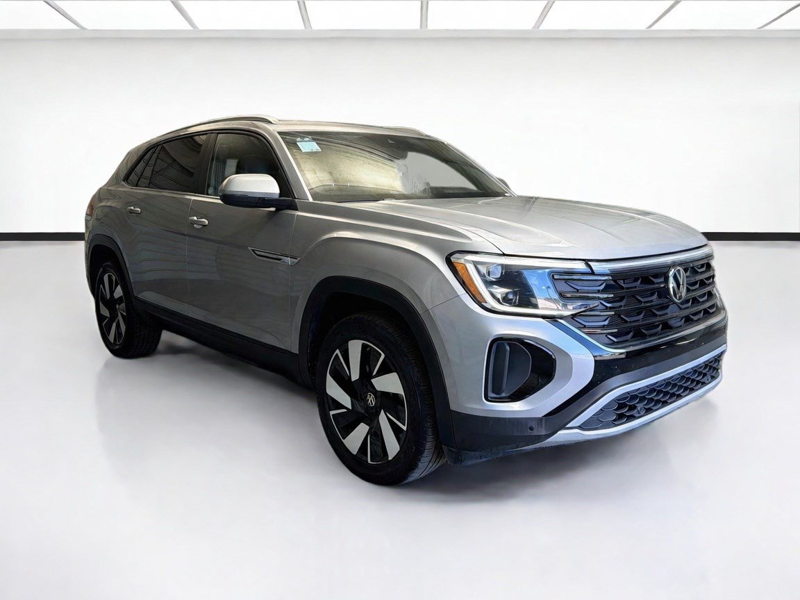 Used 2025 Volkswagen Atlas Cross Sport SE FWD image 3