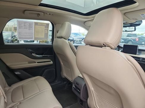 Used 2022 Lincoln Corsair AWD w/ Premium Package image 28