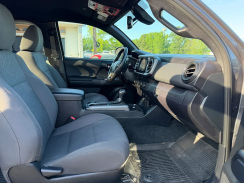 Used 2019 Toyota Tacoma TRD Off-Road AWD/4WD image 22
