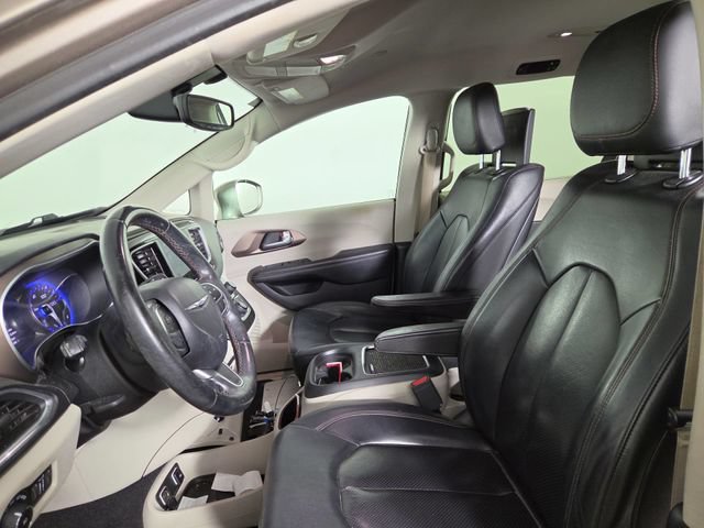 Used 2018 Chrysler Pacifica Touring-L Plus FWD image 12