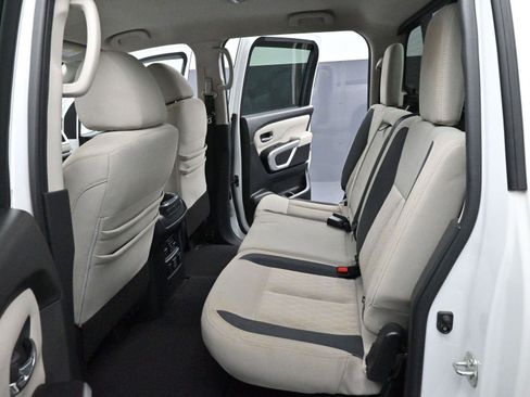 Used 2021 Nissan Titan SV w/ SV Convenience Package image 25