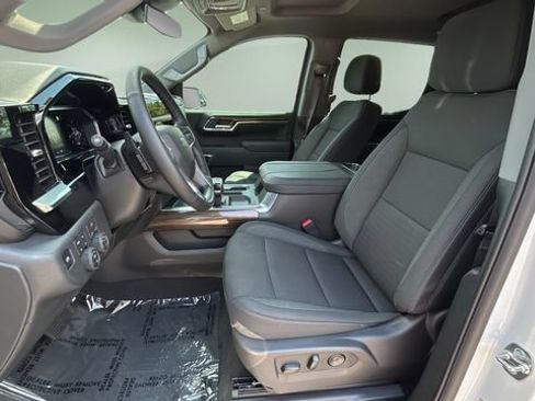 Used 2026 Chevrolet Silverado 1500 LT Trail Boss w/ LPO, Dark Essentials Package AWD/4WD image 18