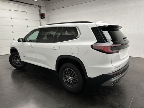 Used 2025 GMC Acadia Elevation FWD image 7