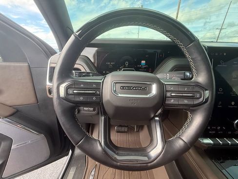 Used 2025 GMC Yukon XL Denali Ultimate w/ LPO, Floor Liner Package AWD/4WD image 16