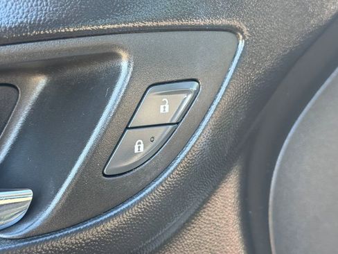 Used 2019 Chevrolet Equinox LT FWD image 22
