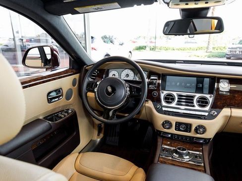 Used 2016 Rolls-Royce Ghost image 34