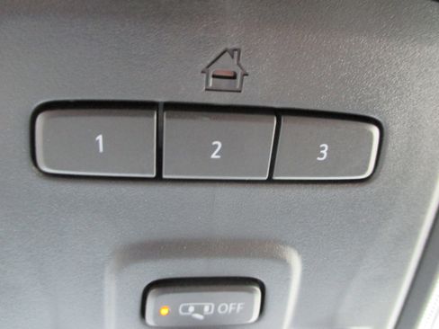 Used 2023 Chevrolet Suburban LT w/ Luxury Package image 27