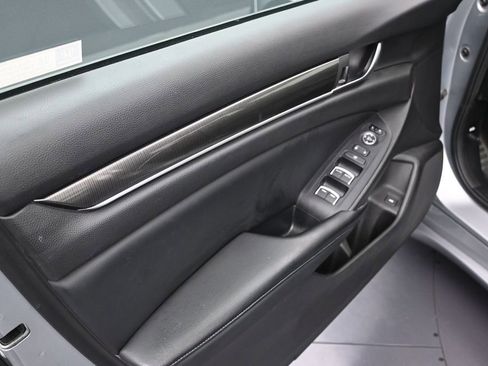 Used 2018 Honda Accord Sport image 10