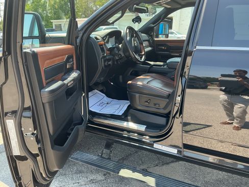 Used 2024 RAM 3500 Limited w/ Towing Technology Group AWD/4WD image 7