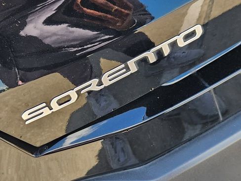 Used 2025 Kia Sorento LX image 12