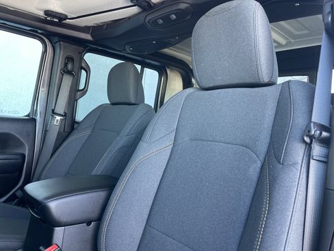 New 2026 Jeep Gladiator Sport AWD/4WD image 17