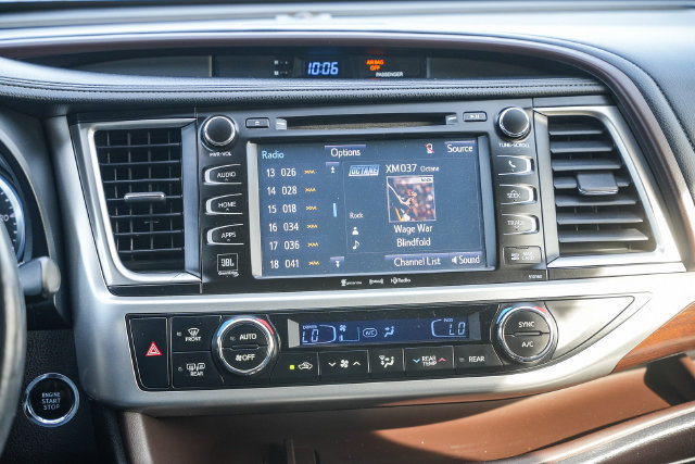 Used 2016 Toyota Highlander Limited AWD/4WD image 17