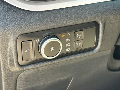 Used 2023 Ford Explorer XLT w/ Equipment Group 202A AWD/4WD image 22