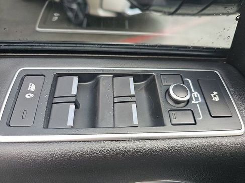 Used 2016 Land Rover Range Rover AWD/4WD image 18