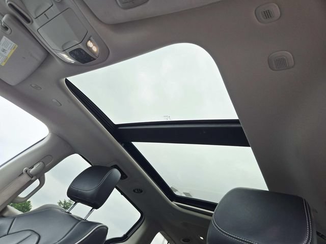 Used 2022 Chrysler Pacifica Limited AWD/4WD image 6