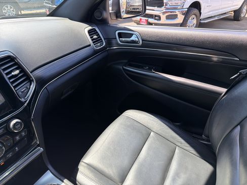 Used 2019 Jeep Grand Cherokee Limited AWD/4WD image 24