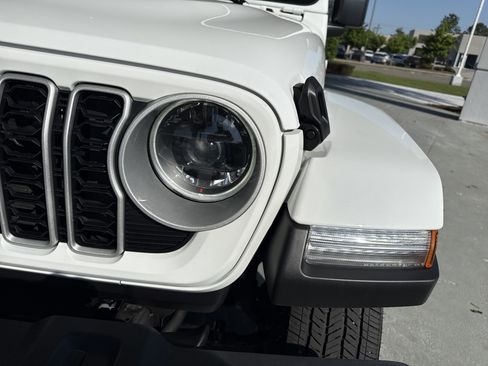 Used 2025 Jeep Wrangler Sahara w/ Safety Group image 5