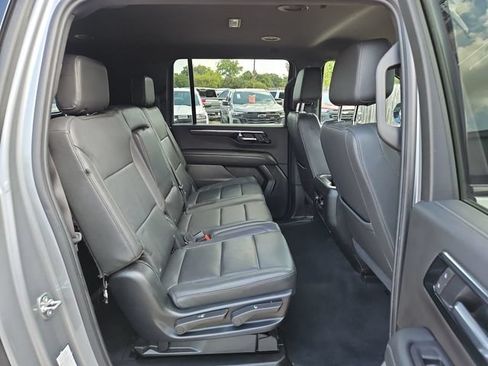 Used 2025 Chevrolet Suburban Z71 AWD/4WD image 27
