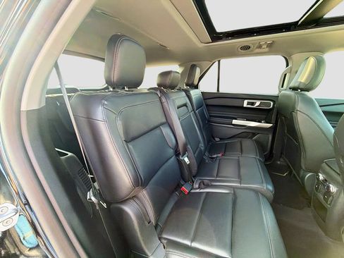 Used 2021 Ford Explorer XLT w/ Equipment Group 202A AWD/4WD image 31