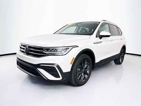 Used 2023 Volkswagen Tiguan SE image 3