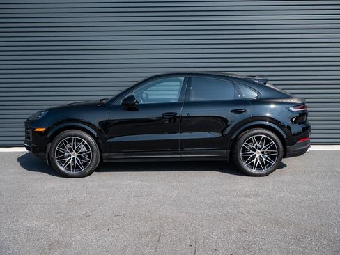 Certified 2024 Porsche Cayenne Coupe image 2