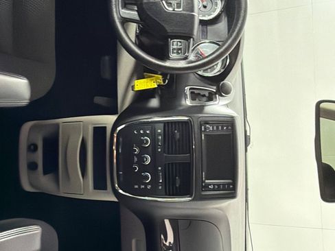 Used 2020 Dodge Grand Caravan SE FWD image 26