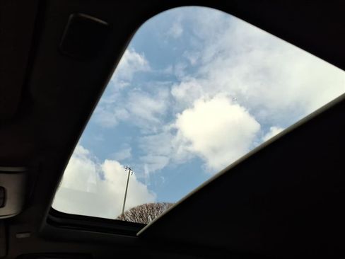 Used 2021 Chevrolet Tahoe RST w/ Luxury Package image 16