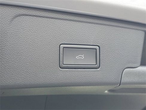 New 2026 Volkswagen Atlas Cross Sport SEL R-Line image 10