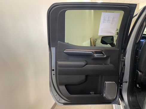 Used 2024 Chevrolet Silverado 1500 High Country w/ Technology Package image 8