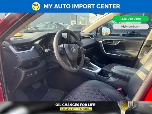 Used 2022 Toyota RAV4 LE FWD image 8